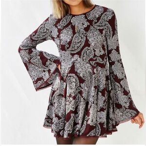 ECOTE Sascha Urban Outfitters Maroon bell sleeve boho paisley mini dress size 4.